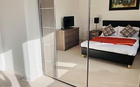 Elegant Double Room With Private Bathroom In Central Reading